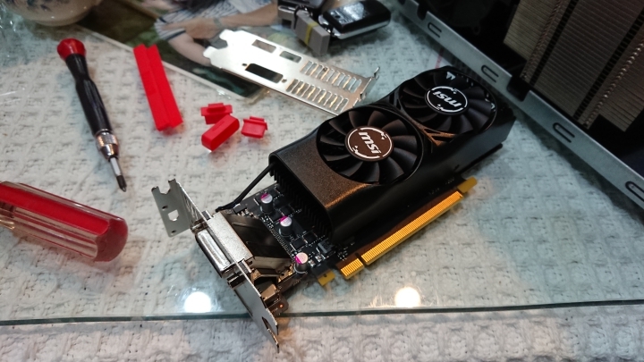 [開箱]QNAP TS-877-1600-8G簡單開箱照~