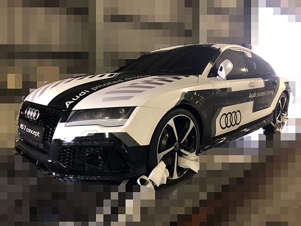 抓到奧迪無人駕駛車！