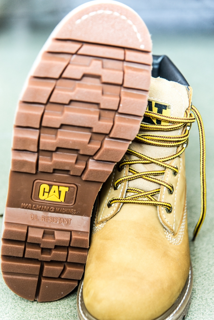 [開箱]中國淘寶買的兩雙Timberland Pro及四雙高仿的CAT(警示意味)