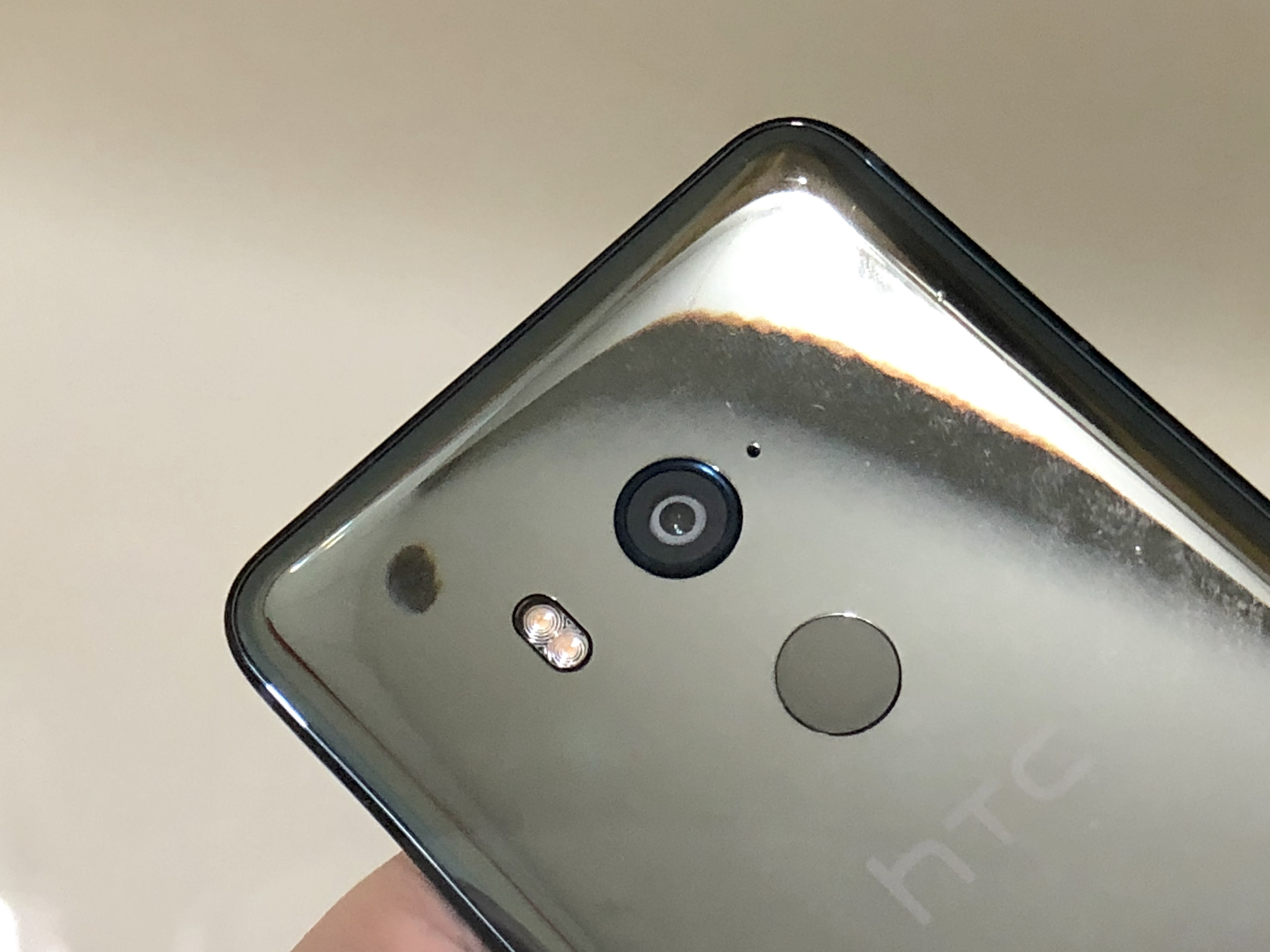 ［11/11更新］HTC U11+鏡黑水漾3D 水下開箱跑分綜合體驗
