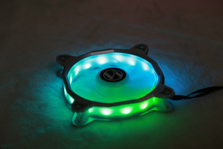 Lian Li Alpha 550 開箱