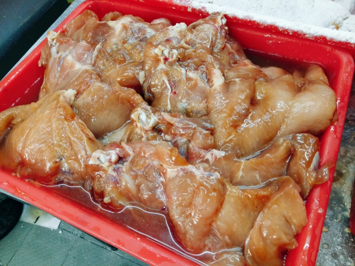 一口咬下震撼人心的碳烤雞排