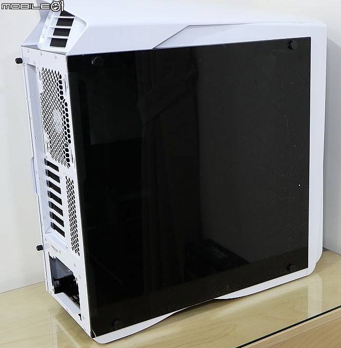 [開箱] RGB跑車奔馳風SilverStone銀欣PM01-RGB