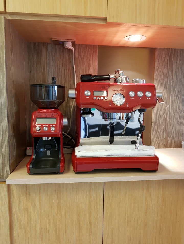 [開箱]紅色絕美咖啡機 Breville BEP920CRN (主機BES920XL + 磨豆機BCG820)