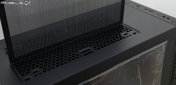 信仰の殼，技嘉AORUS鷹神崛起加入機殼戰局 GP-AC300W 開箱