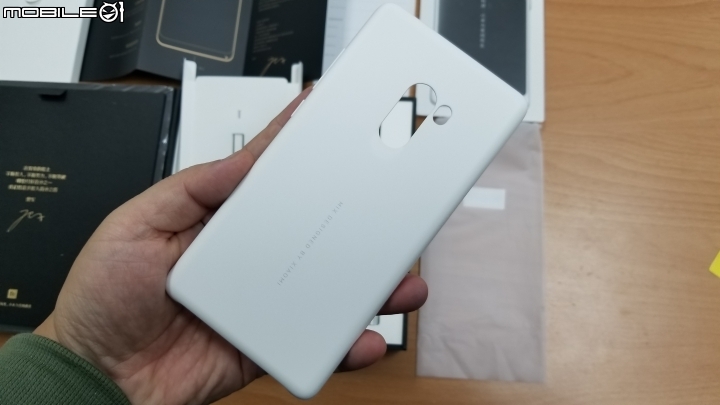 [開箱]小米MIX2 全陶瓷尊享版 皓月白 8GB RAM + 128GB ROM 簡單開箱分享~