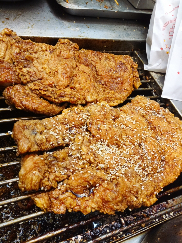 一口咬下震撼人心的碳烤雞排