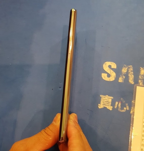 NOTE8還沒兩個月就烙印，維修隔天手機前後鏡頭有霧氣，說我人為毀損，要保外處理，說謊的三星，幹