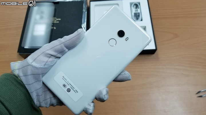 [開箱]小米MIX2 全陶瓷尊享版 皓月白 8GB RAM + 128GB ROM 簡單開箱分享~