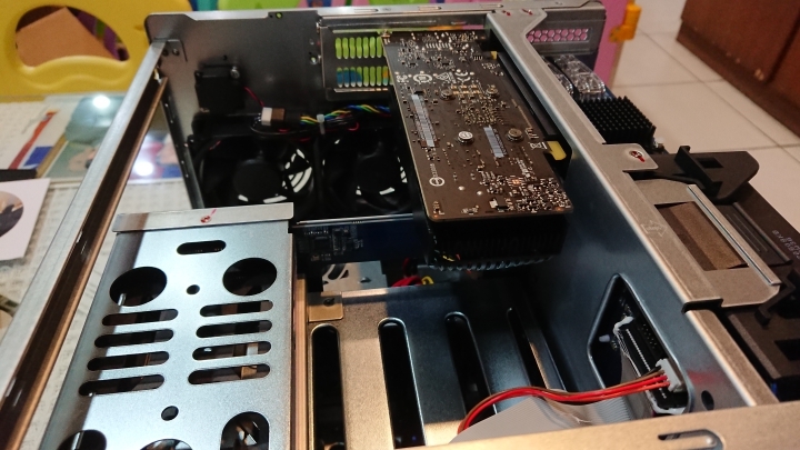[開箱]QNAP TS-877-1600-8G簡單開箱照~