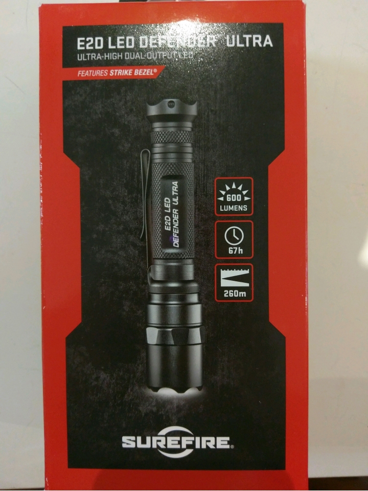 新玩具開箱Surefire E2D LED Defender Ultra