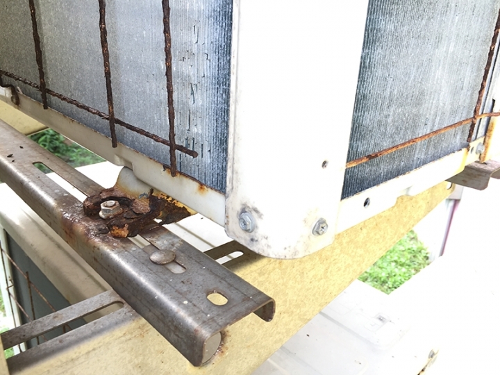 請教關於日立冷氣室外機生鏽