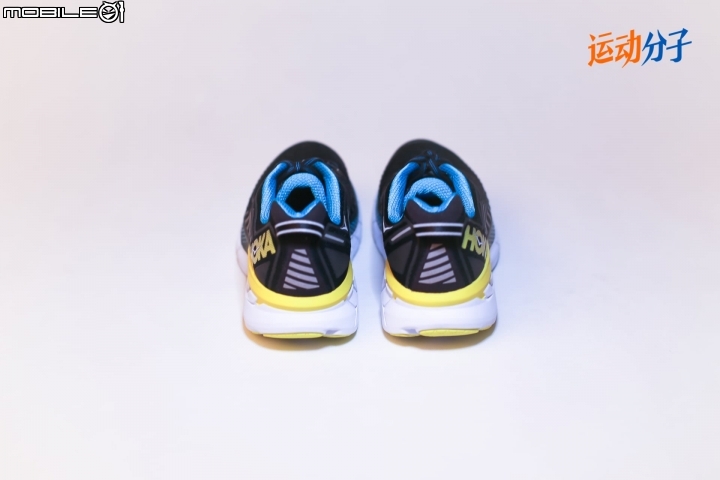 HOKA ONE ONE Clifton 4 VS Clayton 2 對比評測：厚實和輕快，硬彈和柔軟