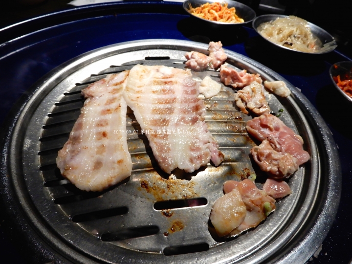 笨豬跳 Bungy Jump Korean BBQ-台北松山 專人服務韓國烤肉，小菜無限暢吃（京華城店）