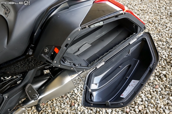 六缸帶箱巡航登陸 2017 BMW Motorrad K1600B 到港開箱！