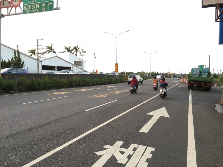 有機車優先道不騎，硬要騎在汽車道