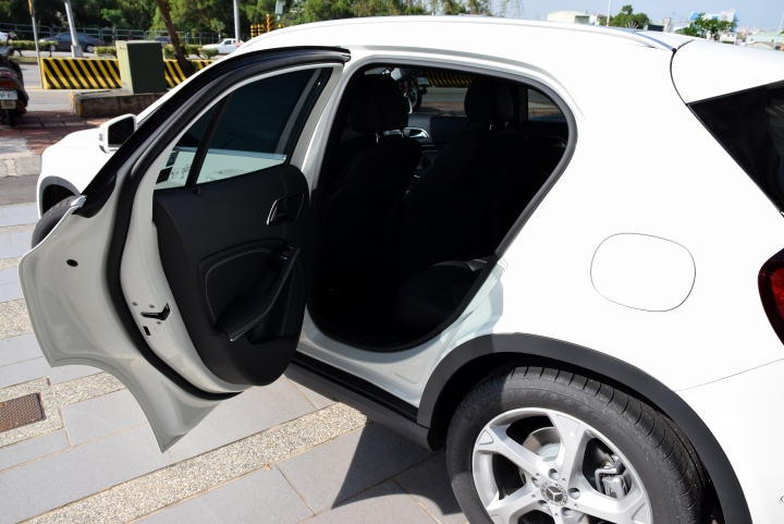 【開箱】BEN'Z GLA 200