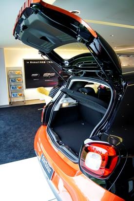 人生第一台賓士車款試車心得-smart forfour