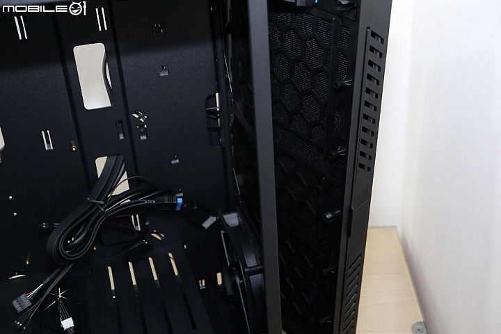 信仰の殼，技嘉AORUS鷹神崛起加入機殼戰局 GP-AC300W 開箱