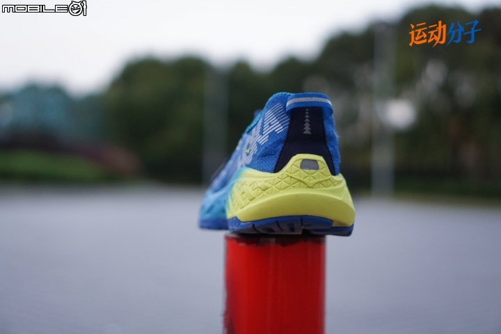 HOKA ONE ONE Clifton 4 VS Clayton 2 對比評測：厚實和輕快，硬彈和柔軟
