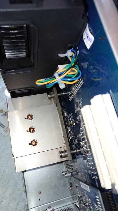 [開箱]QNAP TS-877-1600-8G簡單開箱照~