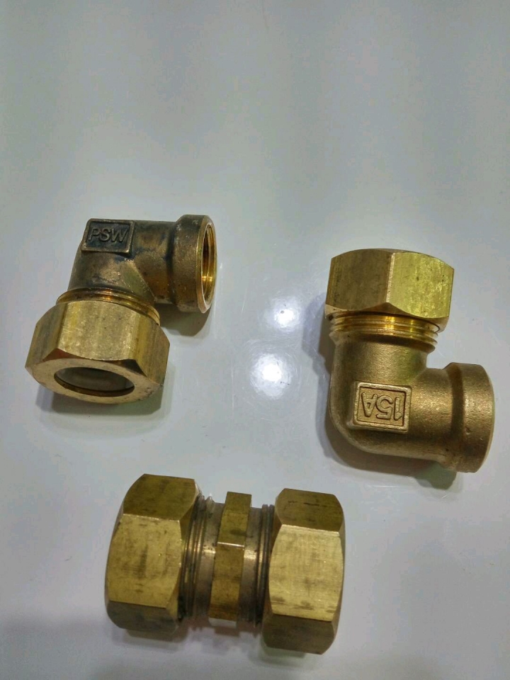 請問各位水電達人，這種熱水管接頭那裏有？