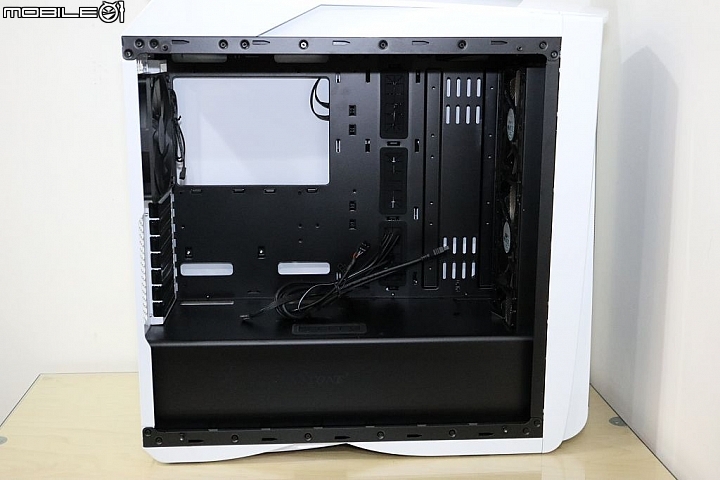[開箱] RGB跑車奔馳風SilverStone銀欣PM01-RGB