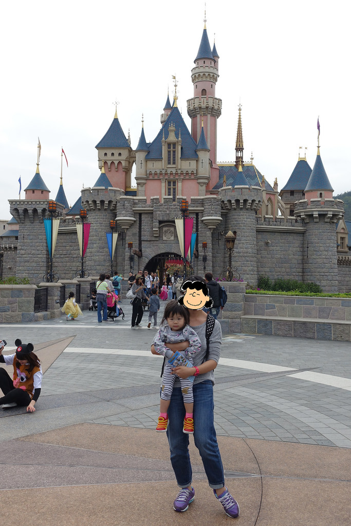 【2017香港迪士尼】迪士尼樂園DAY1(上)。小小世界 春日明星嘉年華遊行 迪士尼魔法書房