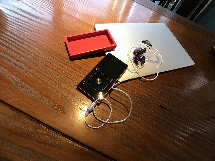 [開箱評測]FiiO Mark X3III 高解析～藍牙～支援無損音樂檔～音樂播放器～熱血騷包紅參上！
