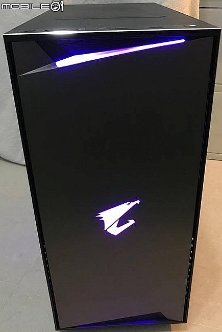 信仰の殼，技嘉AORUS鷹神崛起加入機殼戰局 GP-AC300W 開箱