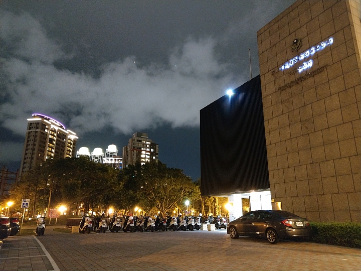 （蓋大樓） HTC U11+的來添磚囉