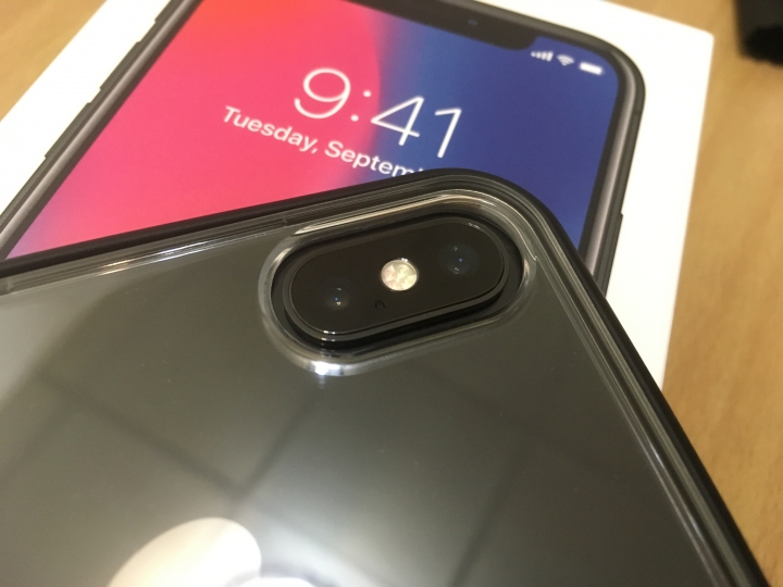 iPhone板首退貨？...保護貼都貼好了...才發現鏡頭裡面入棉絮