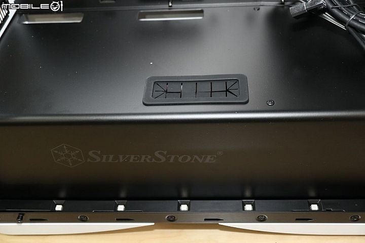 [開箱] RGB跑車奔馳風SilverStone銀欣PM01-RGB