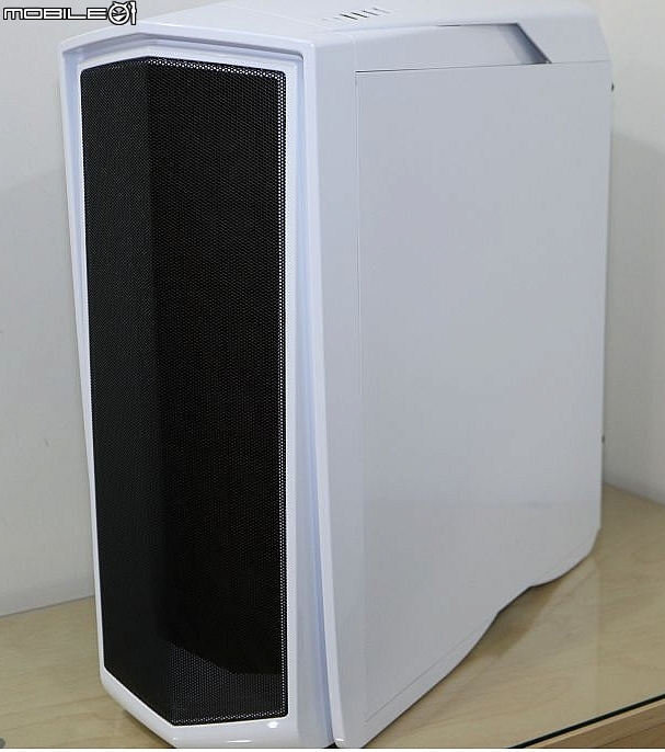 [開箱] RGB跑車奔馳風SilverStone銀欣PM01-RGB
