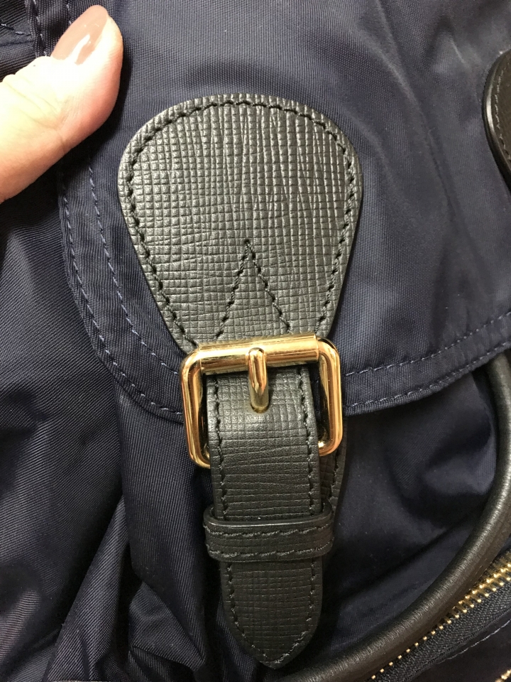 購買於知名代購BURBERRY後背包,但我有問題需要專業解答。