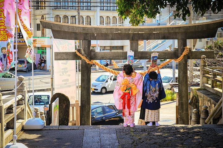 你知道出國旅行要帶手機還是單眼嗎?