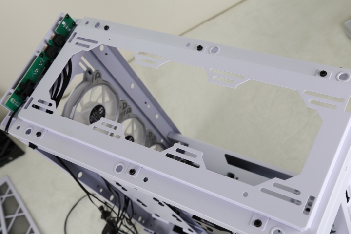 Lian Li Alpha 550 開箱
