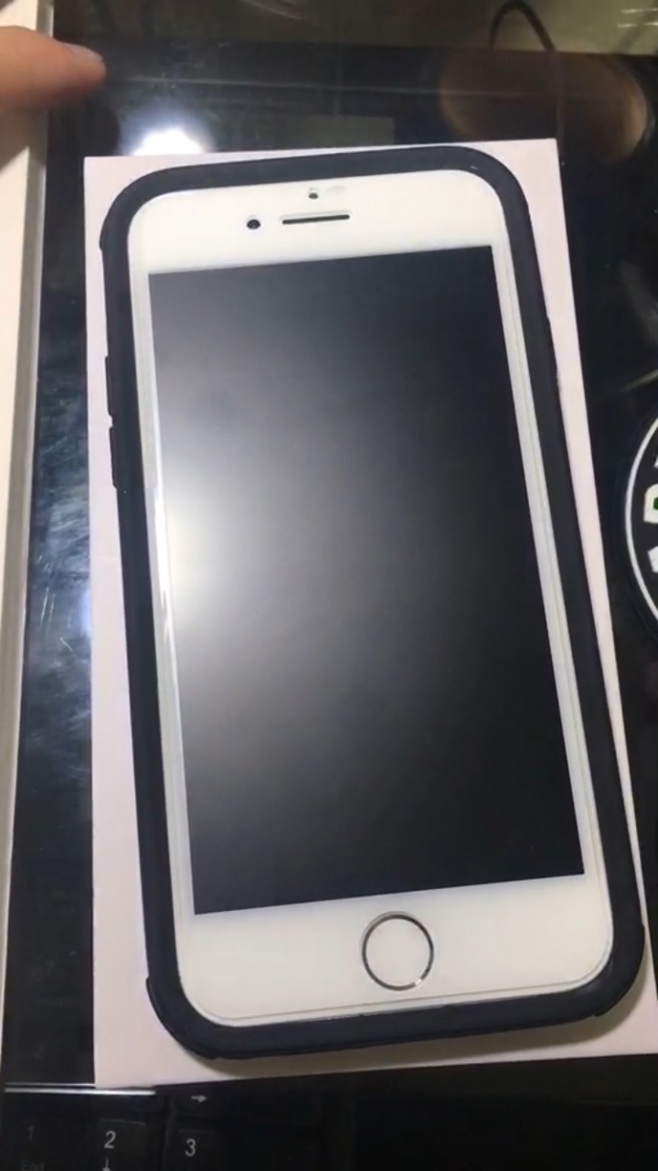 iphone 8 開機畫面 黑屏幾秒