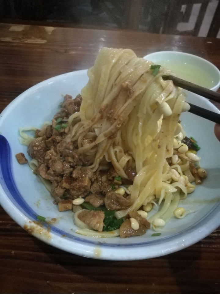 你觉得这碗面卖多少钱一碗合适？
