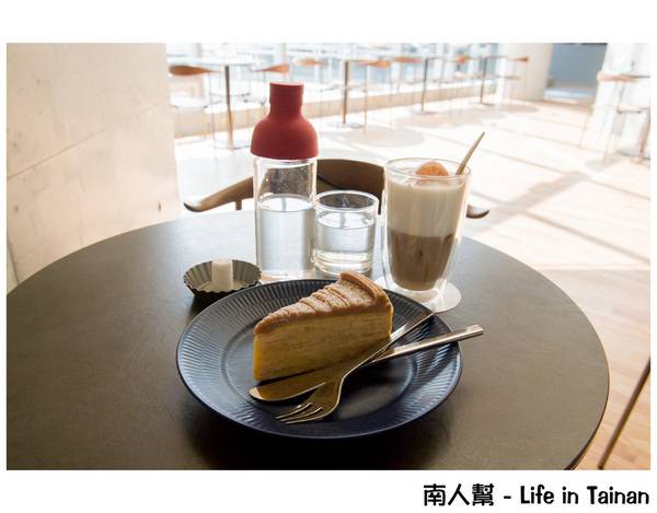 【台南甜食】千層蛋糕界的LV｜千層搭飲料300元~深藍蛋糕旗艦店