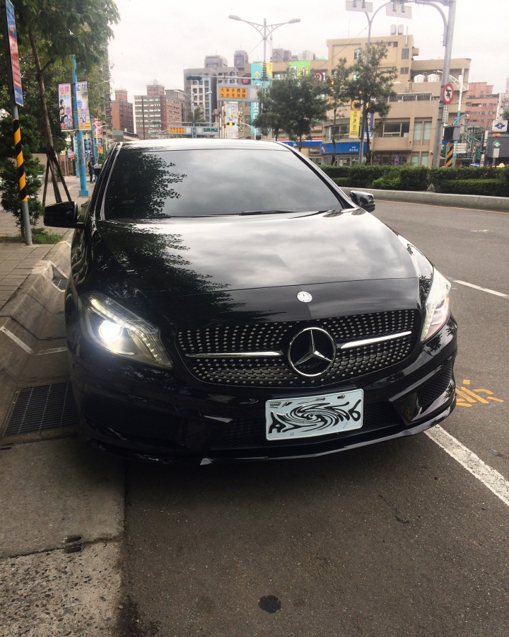 批著狼皮的羊,人生中的第一台車 BENZ A180 AMG  仿A250 AMG微開箱