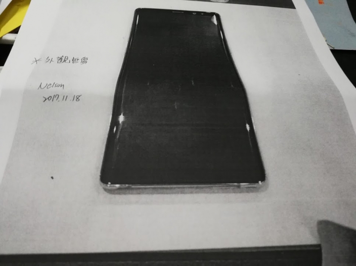 NOTE8還沒兩個月就烙印，維修隔天手機前後鏡頭有霧氣，說我人為毀損，要保外處理，說謊的三星，幹