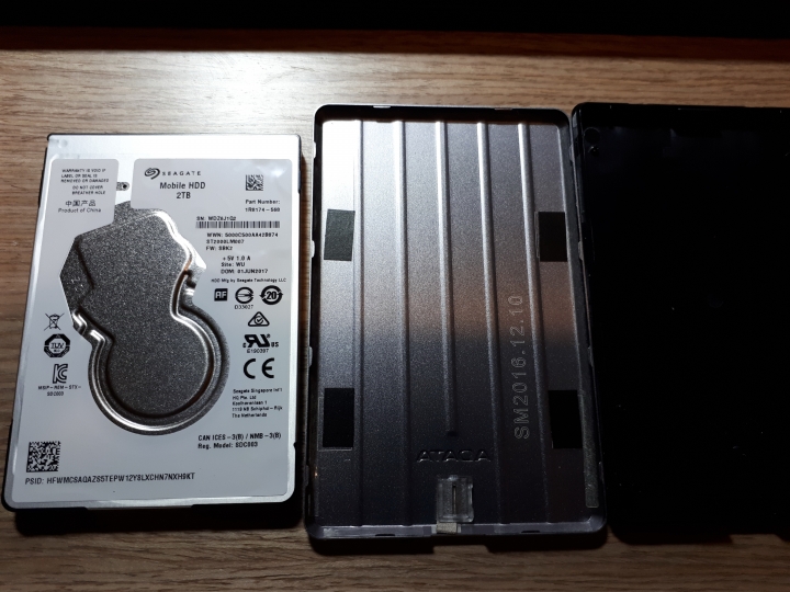 超便宜 2T 2.5"硬碟 HC660 開腸頗肚文