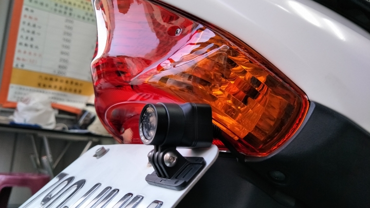 [分享]穩定的基本款前後雙鏡頭行車紀錄器，D250HD!