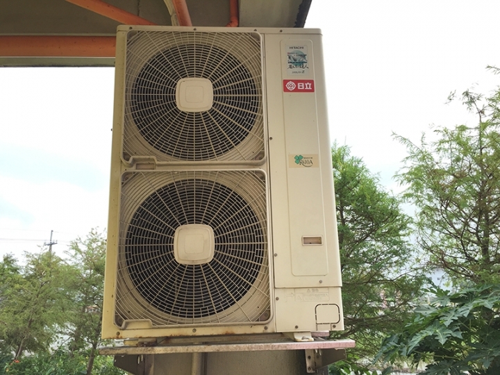 請教關於日立冷氣室外機生鏽