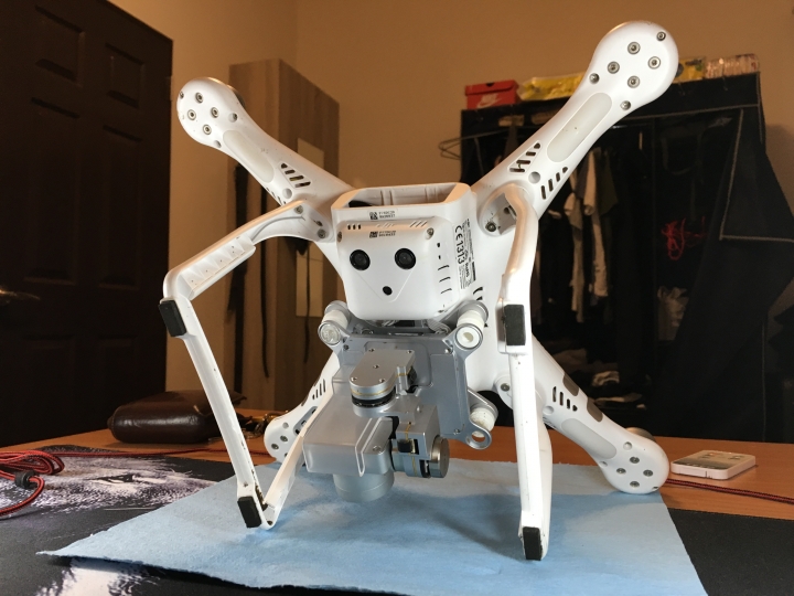 Phantom3 維修問題 及 請問P3遙控器的塑膠是否有劣化問題