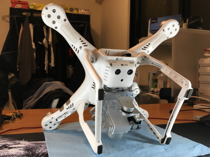 Phantom3 維修問題 及 請問P3遙控器的塑膠是否有劣化問題