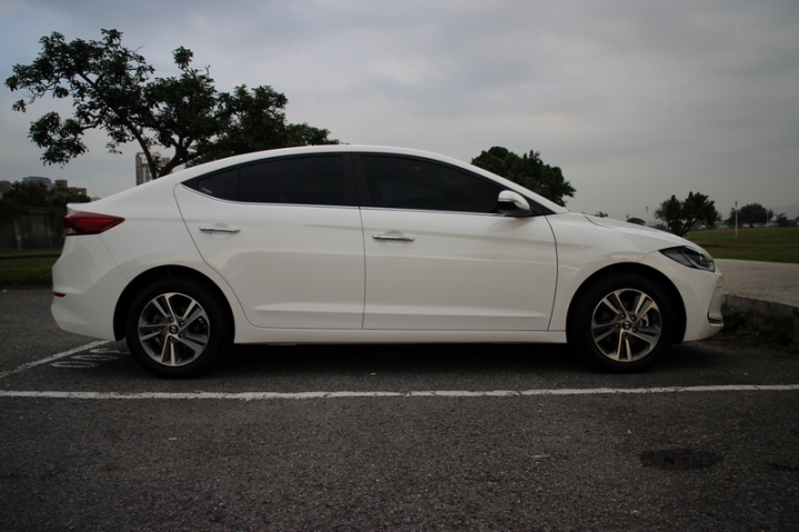 柴油超級抖!!! super elantra1.6 柴油 交車、保養分享~~