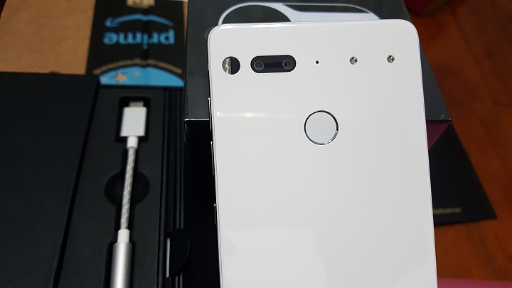 第一次amazon購物與ESSENTIAL PH-1開箱