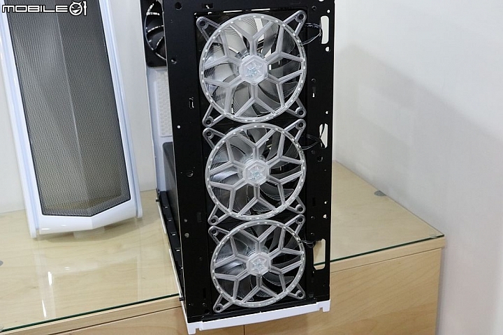 [開箱] RGB跑車奔馳風SilverStone銀欣PM01-RGB
